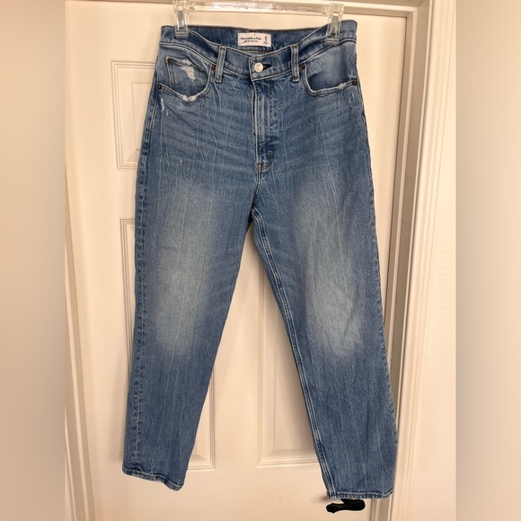 Abercrombie & Fitch High Rise Mom Jean 29/8 Light Distressing EUC 29 8 - Picture 1 of 13